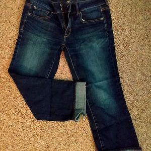 Women's American Eagle Artist Crop jeans. Size 8 regular, super stretchy.